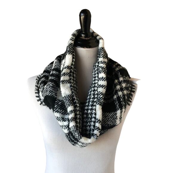 D&Y Black & White Reversible Houndstooth Scarf, OS, NWT! - Picture 1 of 5